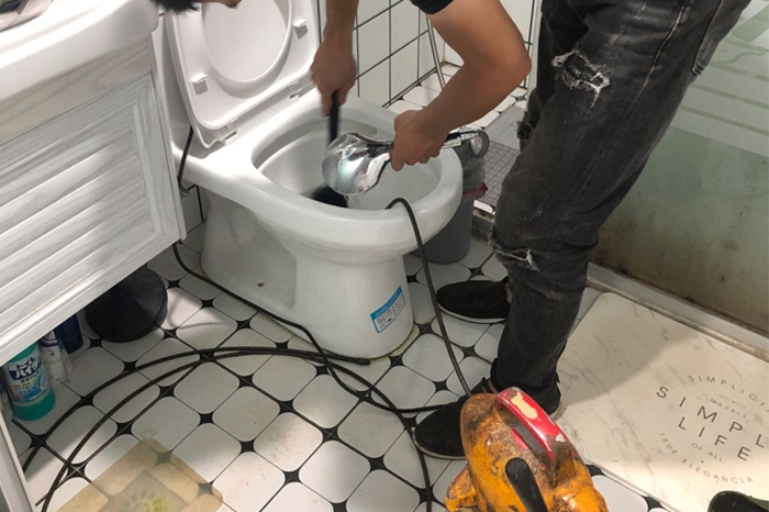 木兰马桶堵塞自己疏通还是找师傅?专业上门服务让你省时更省心