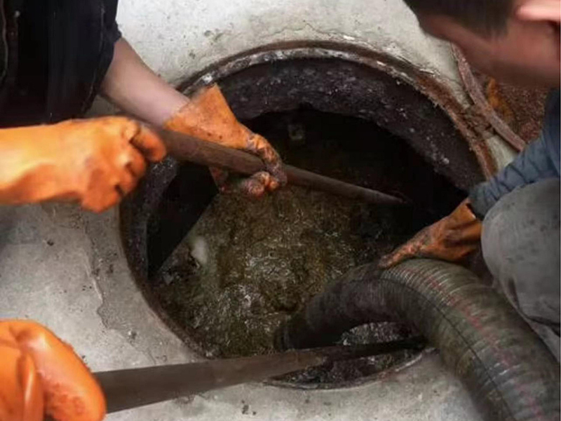 木兰清理化粪池时如何避免沼气的危害?